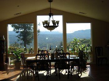 Acomodação com café da manhã  Yosemite Sierra View 3*